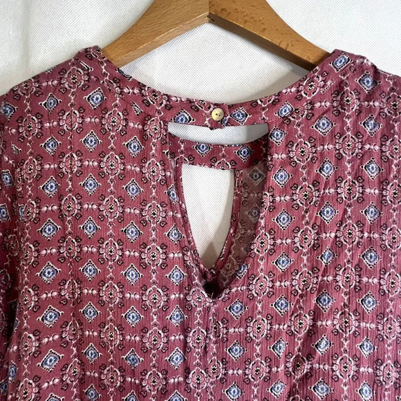 Altar'd State Keyhole Neck Bell Sleeve Peplum Boho Blouse Size Medium - Picture 6 of 9